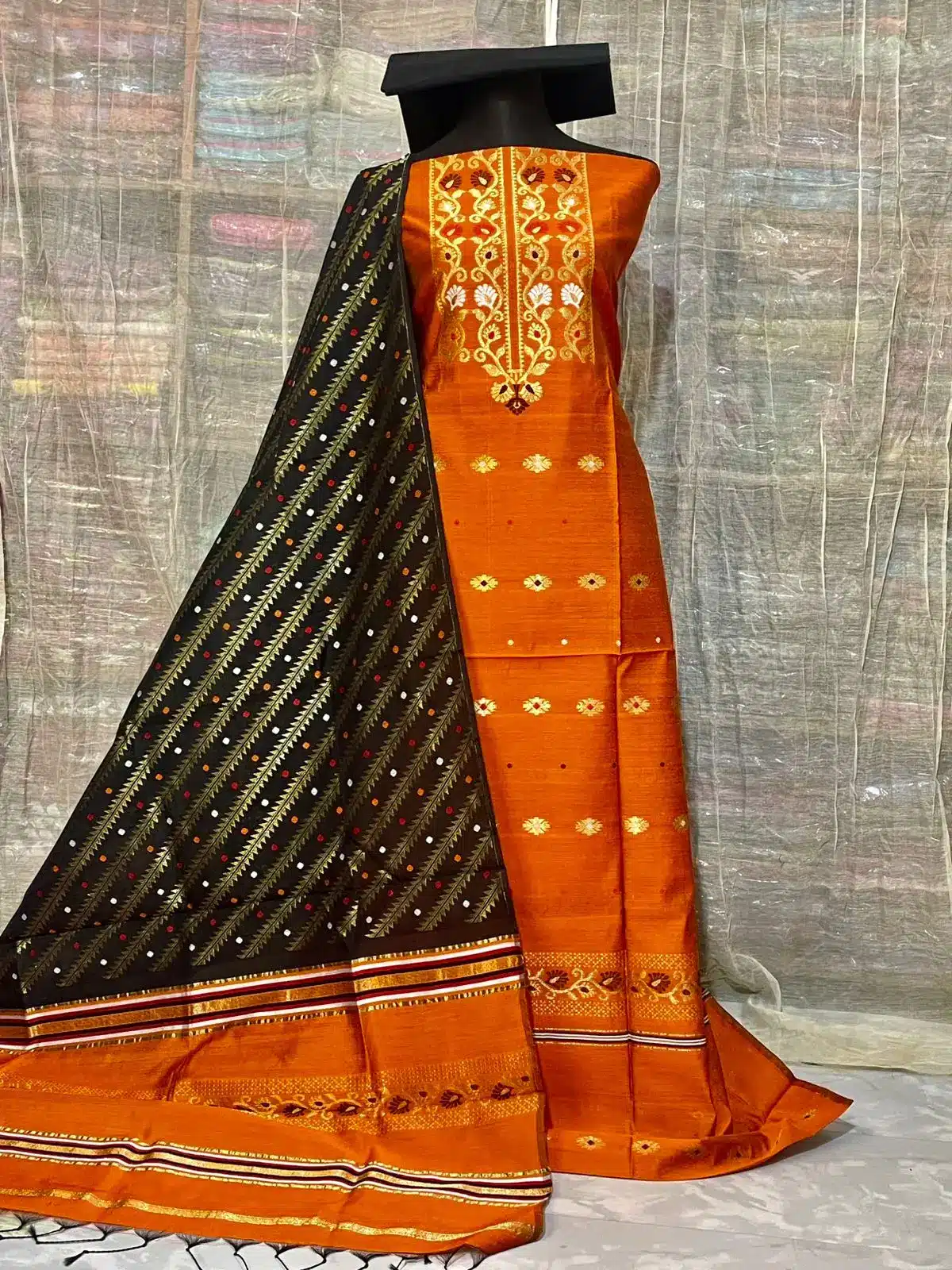 প্রিমিয়াম লতাবাহার জামদানী থ্রি পিস